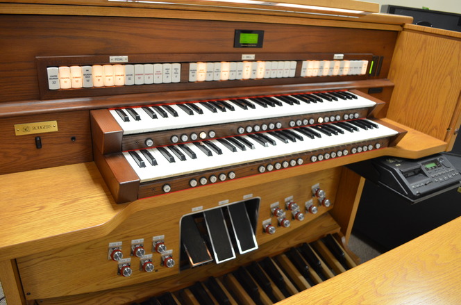 Rodgers Trillium 807 organ